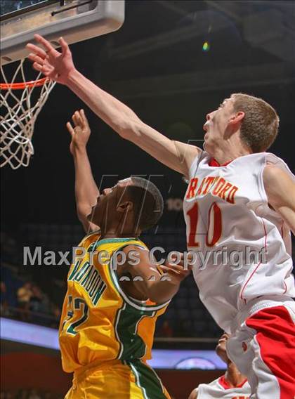 Thumbnail 1 in New London vs. Stratford (CIAC Class L Final) photogallery.