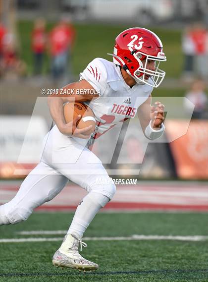 Thumbnail 1 in Beaver vs. Milford (UHSAA 2A Final) photogallery.