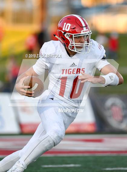 Thumbnail 2 in Beaver vs. Milford (UHSAA 2A Final) photogallery.
