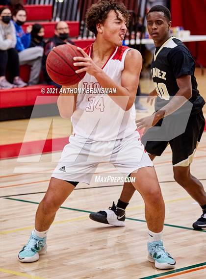 Thumbnail 3 in Chavez vs. McClatchy (Cordova Christmas Classic) photogallery.