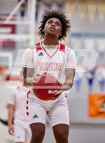 Thumbnail 3 in Chavez vs. McClatchy (Cordova Christmas Classic) photogallery.