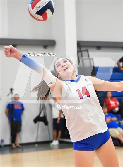 Thumbnail 3 in Xavier College Prep vs. Los Alamitos (Nike TOC Southwest) photogallery.