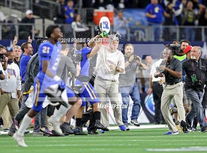 Thumbnail 3 in La Vega vs. Liberty Hill (UIL 4A Division 1 Championship) photogallery.