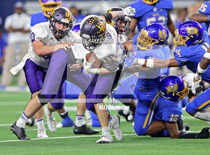 Thumbnail 2 in La Vega vs. Liberty Hill (UIL 4A Division 1 Championship) photogallery.