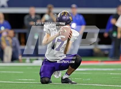 Thumbnail 3 in La Vega vs. Liberty Hill (UIL 4A Division 1 Championship) photogallery.