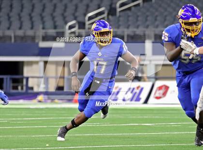 Thumbnail 3 in La Vega vs. Liberty Hill (UIL 4A Division 1 Championship) photogallery.