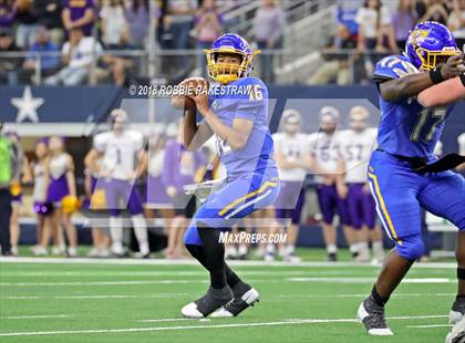 Thumbnail 3 in La Vega vs. Liberty Hill (UIL 4A Division 1 Championship) photogallery.
