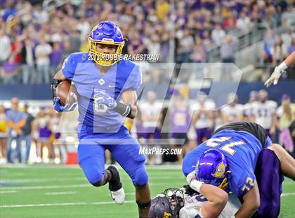 Thumbnail 3 in La Vega vs. Liberty Hill (UIL 4A Division 1 Championship) photogallery.