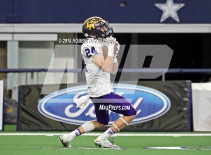 Thumbnail 2 in La Vega vs. Liberty Hill (UIL 4A Division 1 Championship) photogallery.