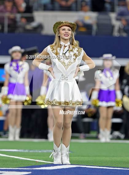 Thumbnail 2 in La Vega vs. Liberty Hill (UIL 4A Division 1 Championship) photogallery.