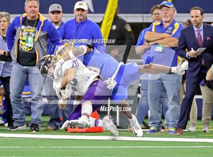 Thumbnail 3 in La Vega vs. Liberty Hill (UIL 4A Division 1 Championship) photogallery.