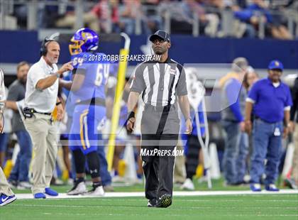 Thumbnail 2 in La Vega vs. Liberty Hill (UIL 4A Division 1 Championship) photogallery.