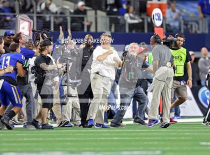 Thumbnail 3 in La Vega vs. Liberty Hill (UIL 4A Division 1 Championship) photogallery.