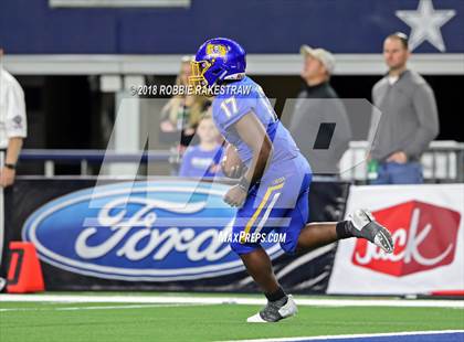 Thumbnail 2 in La Vega vs. Liberty Hill (UIL 4A Division 1 Championship) photogallery.