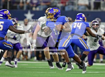 Thumbnail 2 in La Vega vs. Liberty Hill (UIL 4A Division 1 Championship) photogallery.