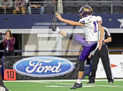 Thumbnail 1 in La Vega vs. Liberty Hill (UIL 4A Division 1 Championship) photogallery.