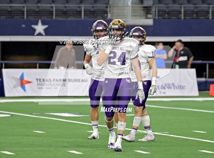 Thumbnail 3 in La Vega vs. Liberty Hill (UIL 4A Division 1 Championship) photogallery.