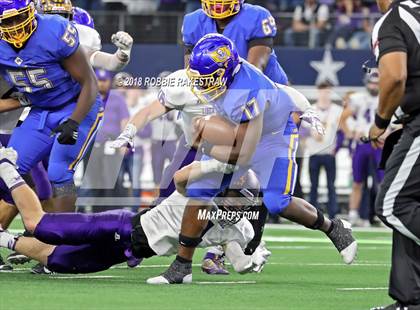 Thumbnail 3 in La Vega vs. Liberty Hill (UIL 4A Division 1 Championship) photogallery.