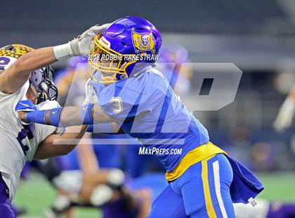 Thumbnail 2 in La Vega vs. Liberty Hill (UIL 4A Division 1 Championship) photogallery.