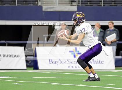 Thumbnail 2 in La Vega vs. Liberty Hill (UIL 4A Division 1 Championship) photogallery.