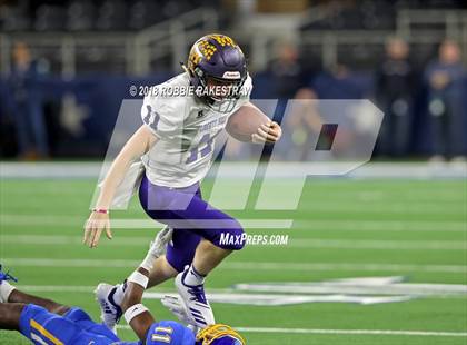 Thumbnail 2 in La Vega vs. Liberty Hill (UIL 4A Division 1 Championship) photogallery.