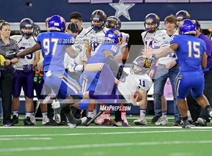 Thumbnail 3 in La Vega vs. Liberty Hill (UIL 4A Division 1 Championship) photogallery.