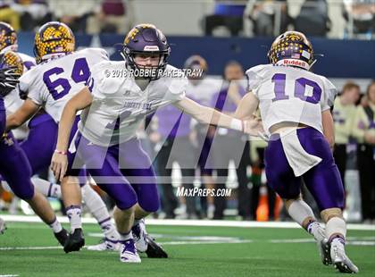 Thumbnail 3 in La Vega vs. Liberty Hill (UIL 4A Division 1 Championship) photogallery.