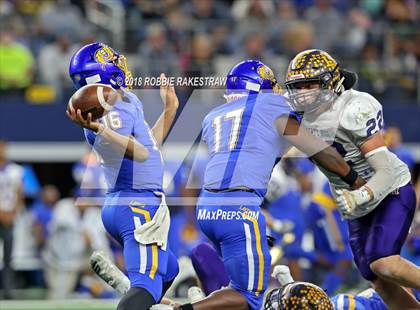 Thumbnail 3 in La Vega vs. Liberty Hill (UIL 4A Division 1 Championship) photogallery.
