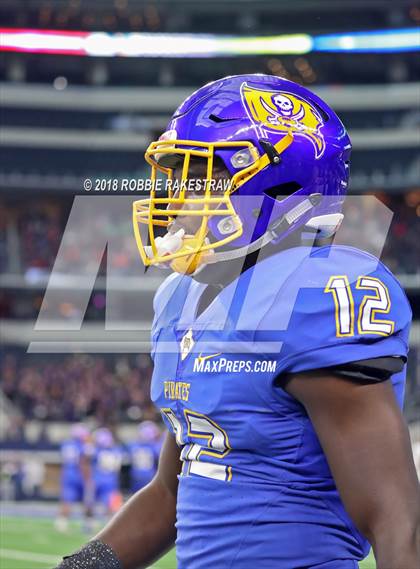 Thumbnail 1 in La Vega vs. Liberty Hill (UIL 4A Division 1 Championship) photogallery.