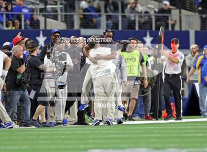 Thumbnail 1 in La Vega vs. Liberty Hill (UIL 4A Division 1 Championship) photogallery.