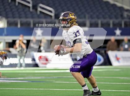 Thumbnail 1 in La Vega vs. Liberty Hill (UIL 4A Division 1 Championship) photogallery.