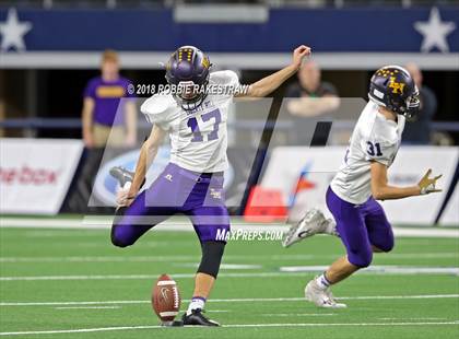 Thumbnail 3 in La Vega vs. Liberty Hill (UIL 4A Division 1 Championship) photogallery.