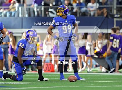 Thumbnail 1 in La Vega vs. Liberty Hill (UIL 4A Division 1 Championship) photogallery.