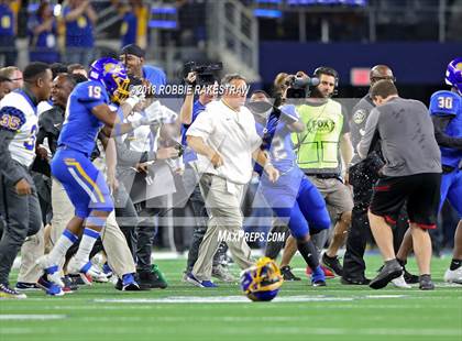 Thumbnail 1 in La Vega vs. Liberty Hill (UIL 4A Division 1 Championship) photogallery.