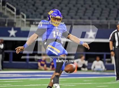 Thumbnail 3 in La Vega vs. Liberty Hill (UIL 4A Division 1 Championship) photogallery.