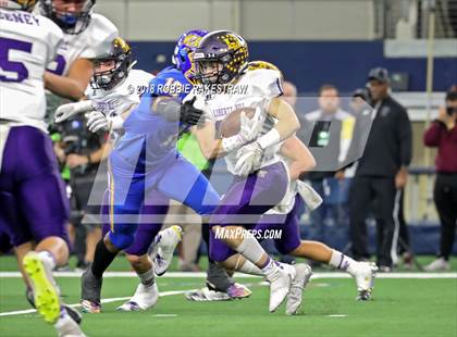 Thumbnail 2 in La Vega vs. Liberty Hill (UIL 4A Division 1 Championship) photogallery.