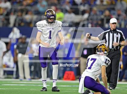 Thumbnail 2 in La Vega vs. Liberty Hill (UIL 4A Division 1 Championship) photogallery.