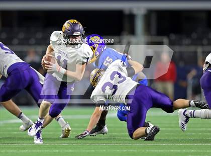 Thumbnail 2 in La Vega vs. Liberty Hill (UIL 4A Division 1 Championship) photogallery.