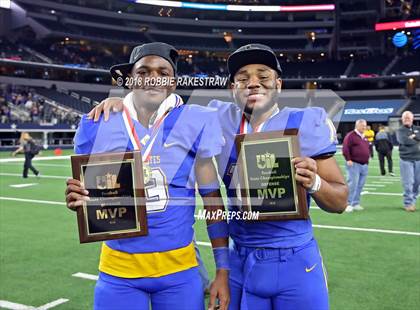 Thumbnail 2 in La Vega vs. Liberty Hill (UIL 4A Division 1 Championship) photogallery.