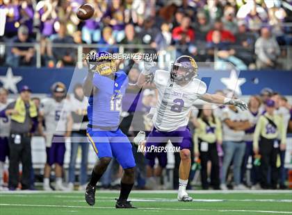 Thumbnail 1 in La Vega vs. Liberty Hill (UIL 4A Division 1 Championship) photogallery.
