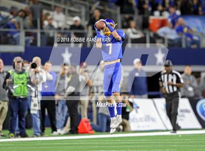 Thumbnail 3 in La Vega vs. Liberty Hill (UIL 4A Division 1 Championship) photogallery.