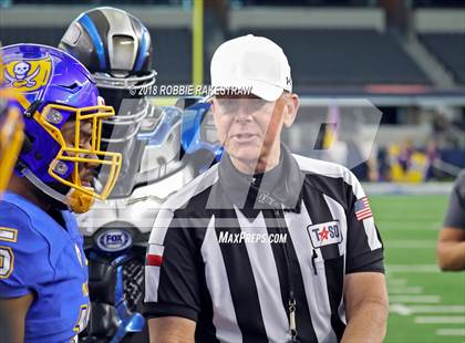 Thumbnail 2 in La Vega vs. Liberty Hill (UIL 4A Division 1 Championship) photogallery.