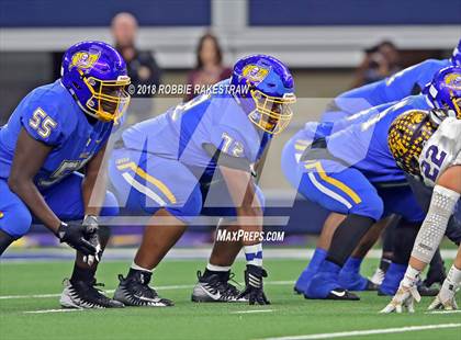 Thumbnail 1 in La Vega vs. Liberty Hill (UIL 4A Division 1 Championship) photogallery.