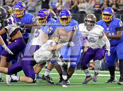Thumbnail 1 in La Vega vs. Liberty Hill (UIL 4A Division 1 Championship) photogallery.