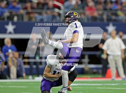 Thumbnail 1 in La Vega vs. Liberty Hill (UIL 4A Division 1 Championship) photogallery.