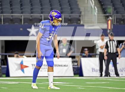 Thumbnail 3 in La Vega vs. Liberty Hill (UIL 4A Division 1 Championship) photogallery.