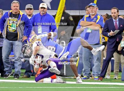 Thumbnail 1 in La Vega vs. Liberty Hill (UIL 4A Division 1 Championship) photogallery.