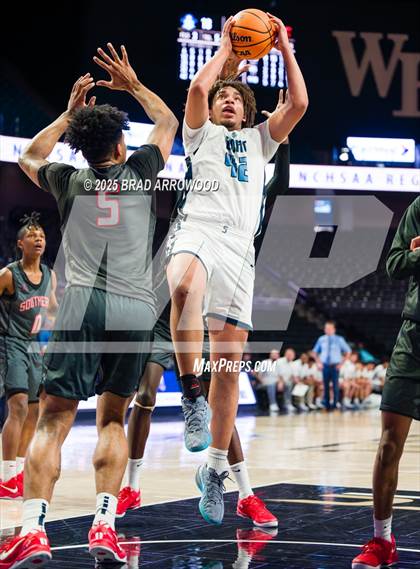 Thumbnail 3 in Southern School of Energy and Sustainability vs Swansboro (NCHSAA 3A Regional Final) photogallery.