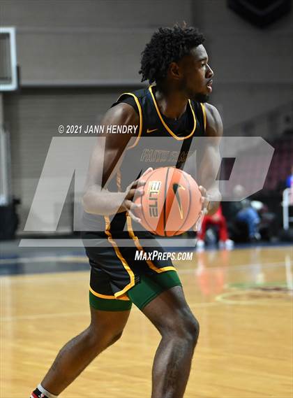 Thumbnail 3 in Oak Cliff Faith Family Academy vs. Liberty (Tarkanian Classic) photogallery.