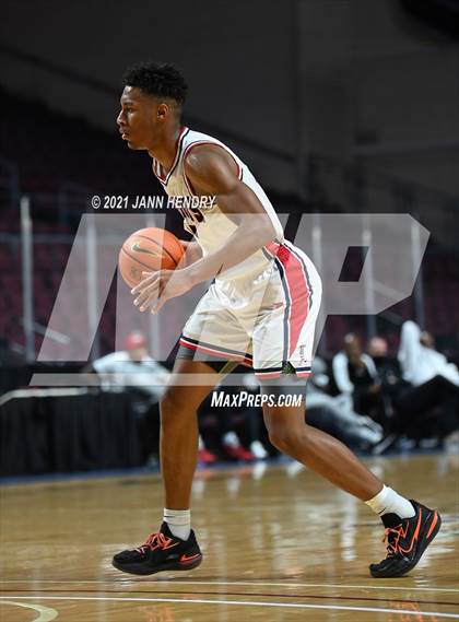 Thumbnail 3 in Oak Cliff Faith Family Academy vs. Liberty (Tarkanian Classic) photogallery.